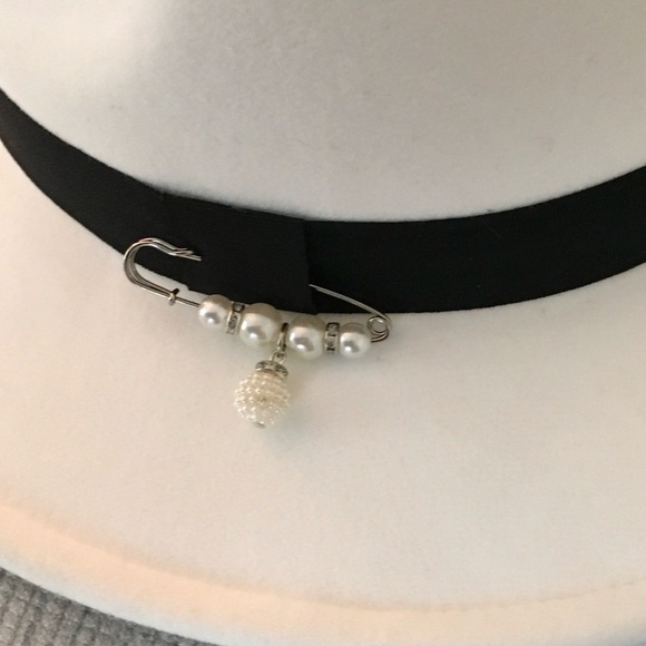 Daesan Upcycled White Wool Blend Fedora with Floral Trim M/L - Picture 8 of 8